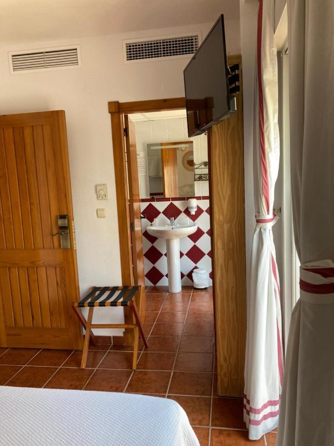 Hostal San Juan サロブレーニャ エクステリア 写真