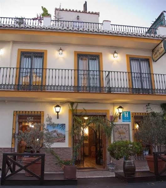 Hostal San Juan サロブレーニャ エクステリア 写真